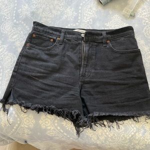 ABERCROMBIE 4” mom shorts